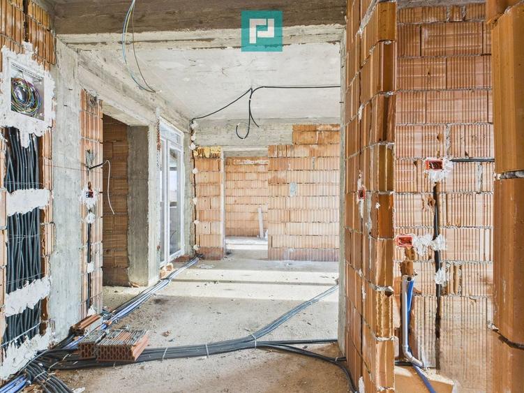 Penthouse cu 2 camere decomandat în Chișoda