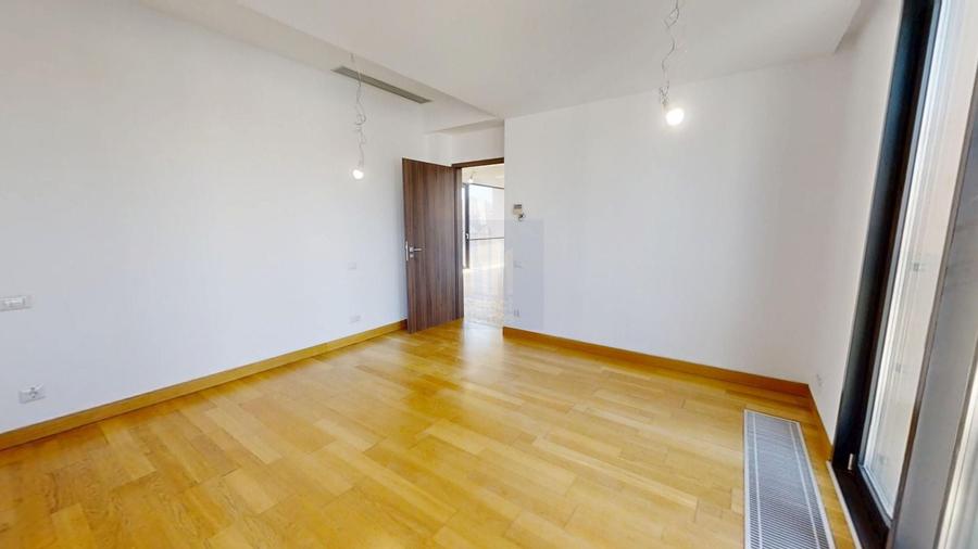 Apartament cu 3 camere semidecomandat în Eminescu