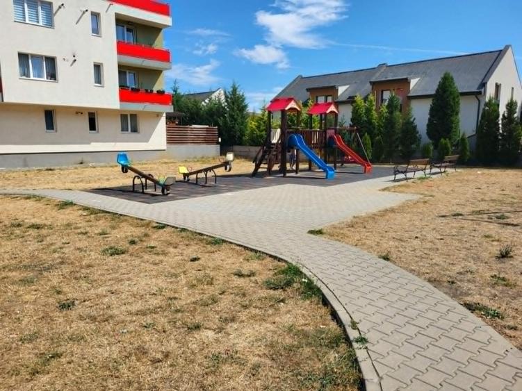 Apartament cu 2 camere semidecomandat în Florești