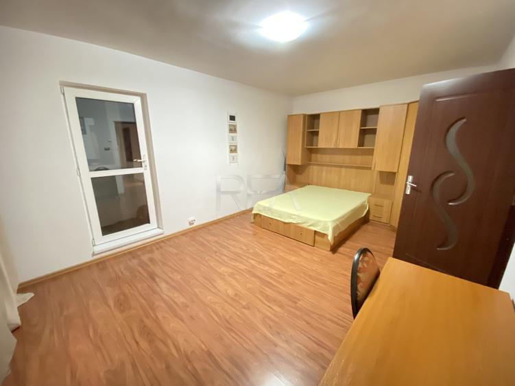 Apartament cu 2 camere semidecomandat, mobilat în Rahova
