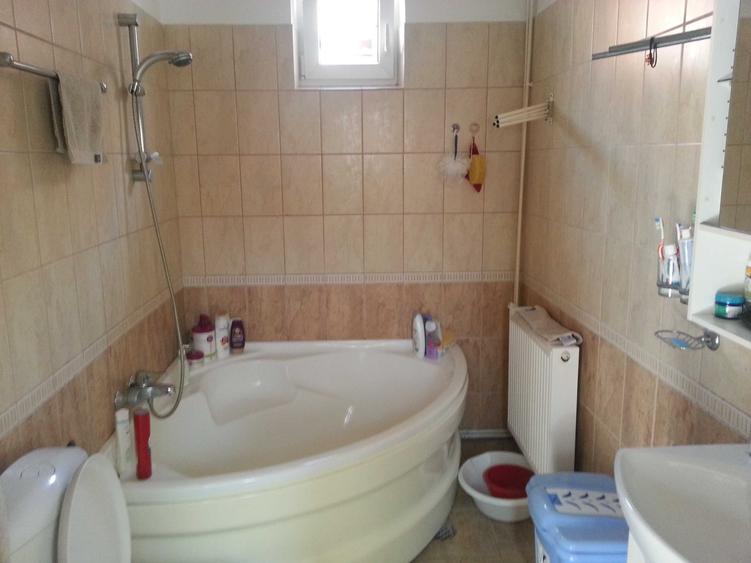 Casă cu 4 camere în Central