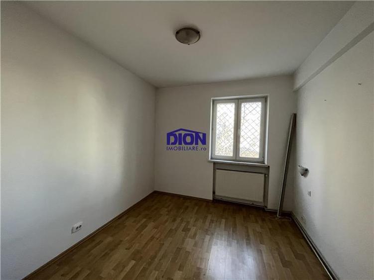 Apartament cu 2 camere semidecomandat, mobilat în Central