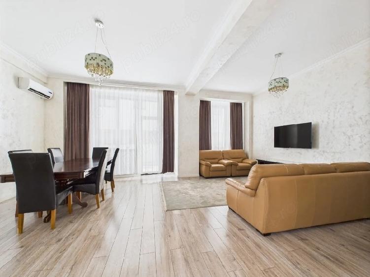 Apartament cu 3 camere semidecomandat în Dămăroaia