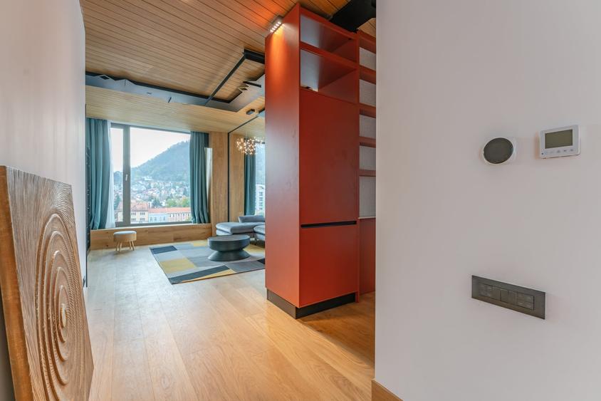 Apartament cu 4 camere decomandat, mobilat în Ultracentral