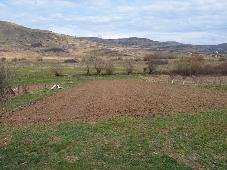 Casă cu 2 camere decomandat în Central