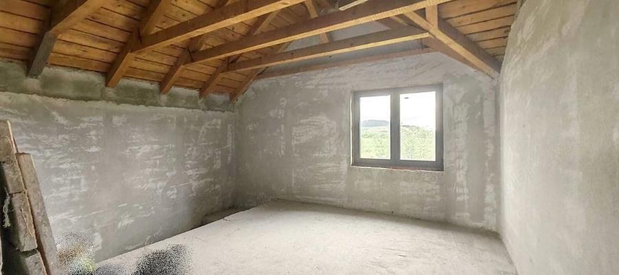 Casă cu 4 camere cu Teren 730 Mp în Sânpetru