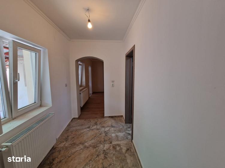 Casă cu 3 camere cu Teren 1712 Mp în Biharia