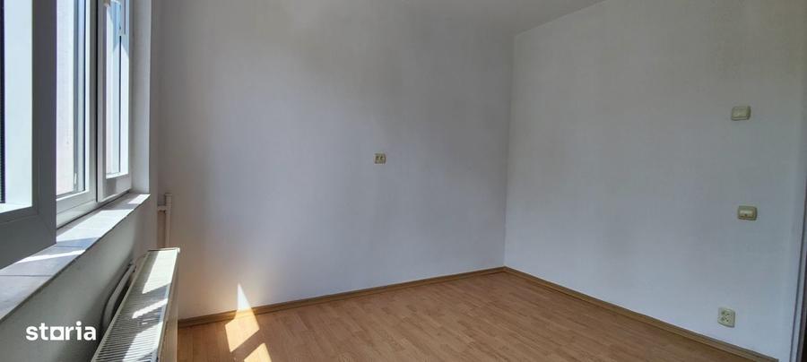Apartament cu 3 camere decomandat în Politehnica