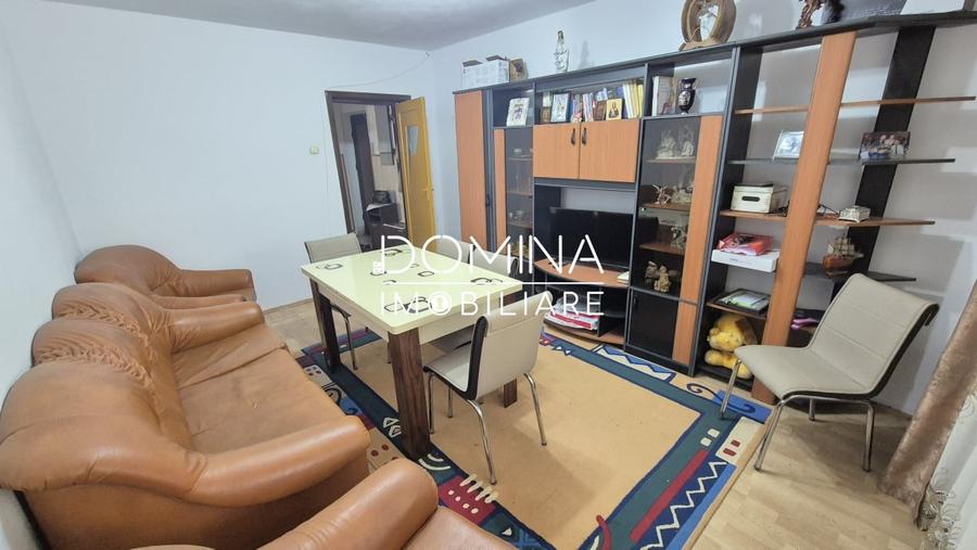 Apartament cu 3 camere decomandat în 9 Mai
