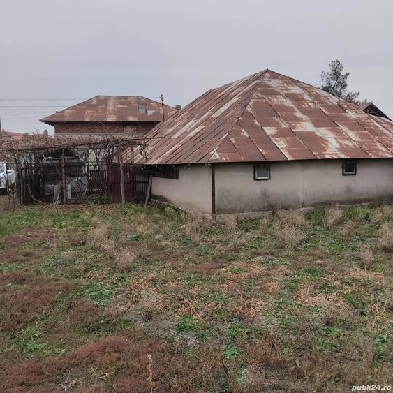 Casă cu 6 camere în Drăghicești