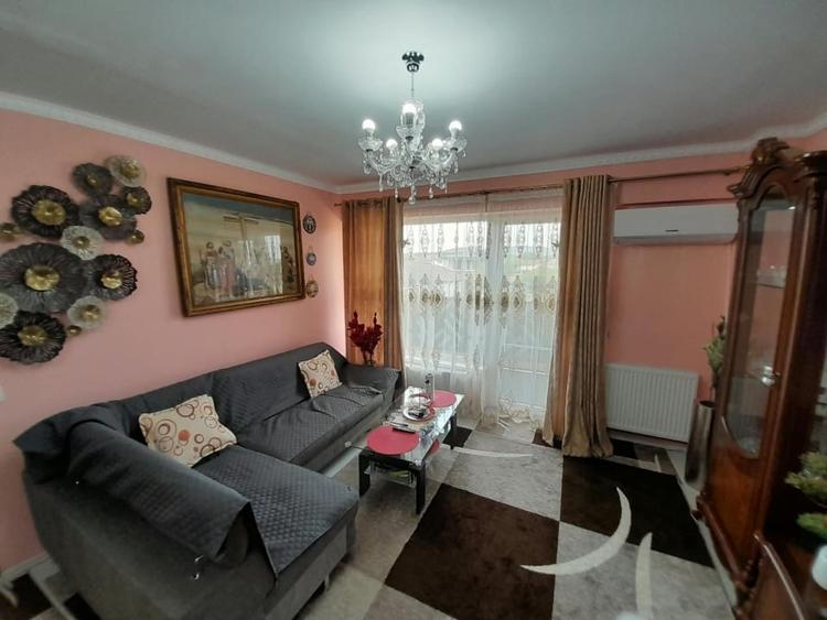 Apartament cu 3 camere decomandat, mobilat în Sud