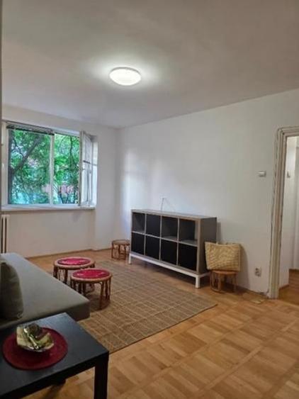 Apartament cu 2 camere semidecomandat în Vatra Luminoasă