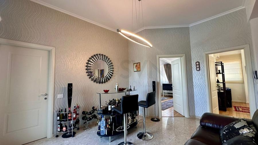 Apartament cu 7 camere decomandat, mobilat în Bucureștii Noi