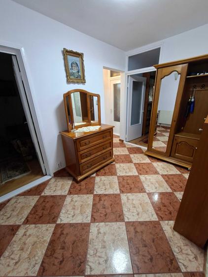 Apartament cu 3 camere decomandat în Valea Aurie