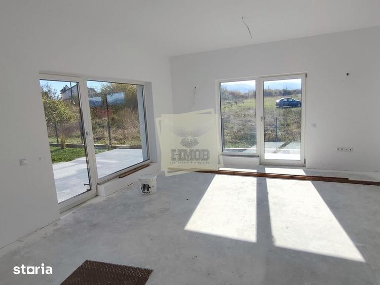 Casă cu 5 camere cu Teren 485 Mp în Cristian