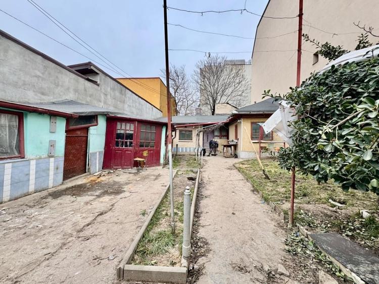 Teren Construcții intravilan de 200 mp, în Vitan