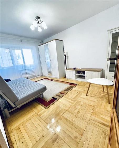 Apartament cu 3 camere decomandat, mobilat în Gară