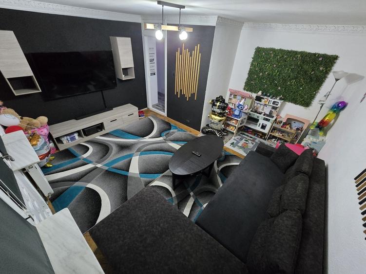 Apartament cu 3 camere decomandat în Găvana