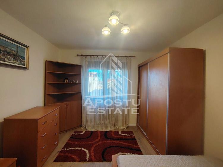 Apartament cu 3 camere decomandat, mobilat în P-ța Unirii