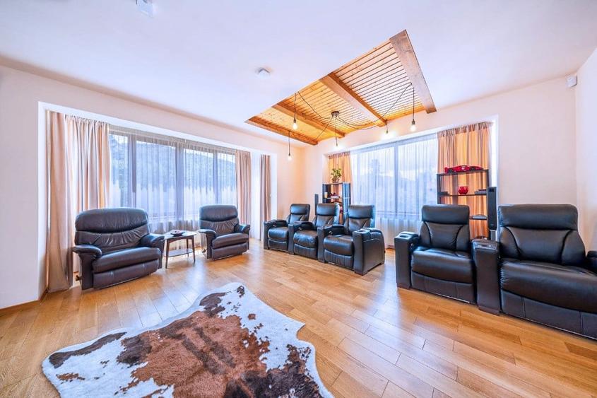Casă cu 6 camere cu Teren 461 Mp în Central