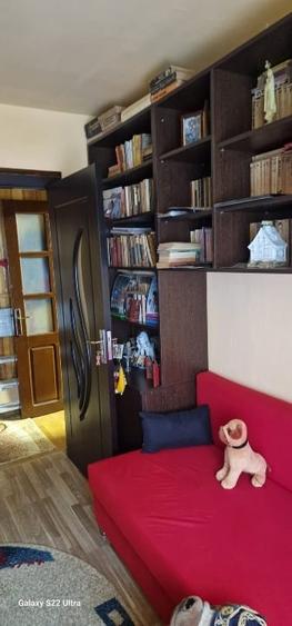 Apartament cu 3 camere semidecomandat, mobilat în Micro II