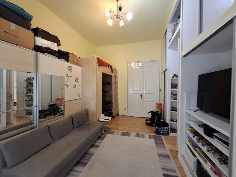Apartament cu 4 camere circular, mobilat în P-ța Maria