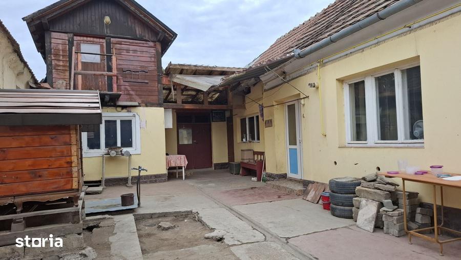 Casă cu 2 camere cu Teren 367 Mp în Central
