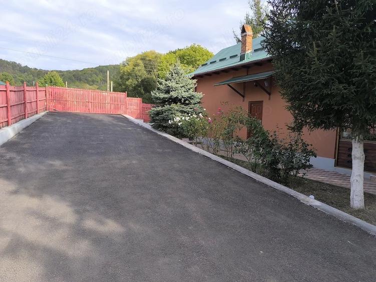 Casă cu 3 camere cu Teren 2100 Mp în Central