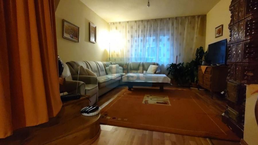 Casă cu 7 camere cu Canalizare în Sânmartin