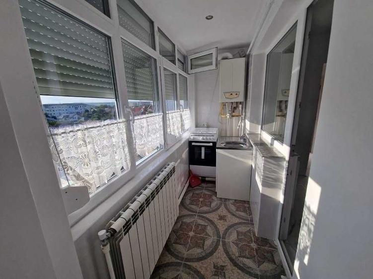 Apartament cu 3 camere semidecomandat în Mioriței
