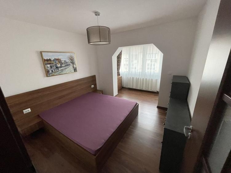 Apartament cu 3 camere decomandat în Lipovei