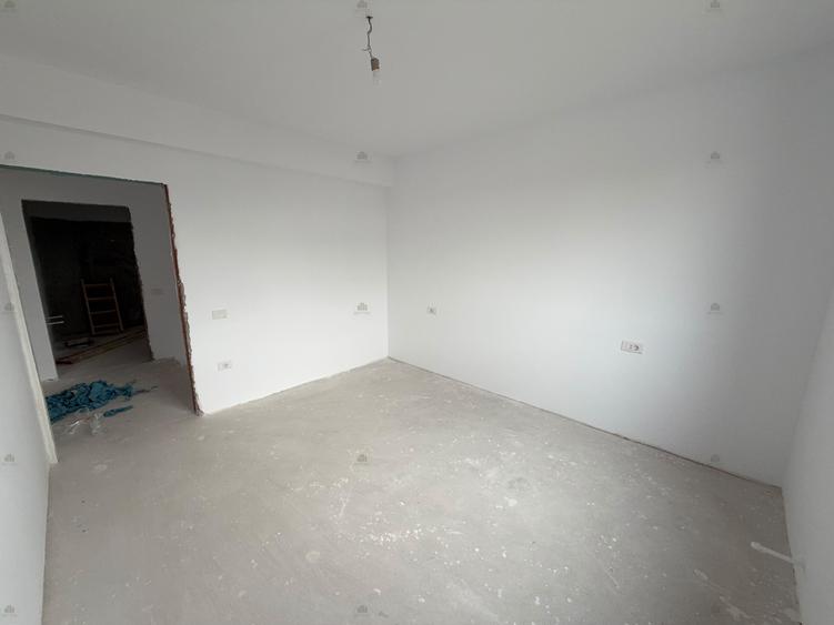 Casă cu 5 camere cu Teren 492 Mp în Sud