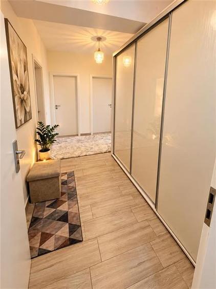 Apartament cu 2 camere decomandat în Tractorul