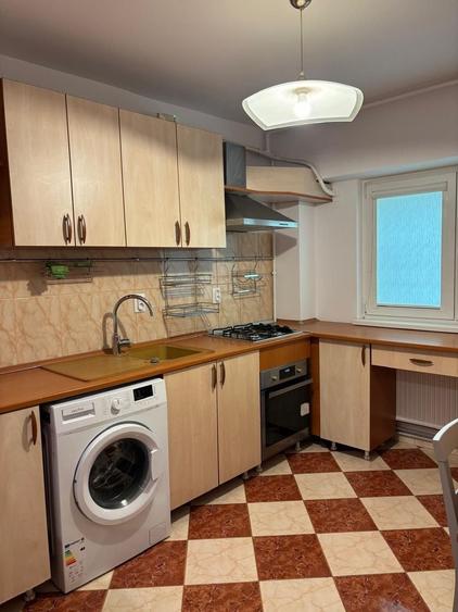 Apartament cu 3 camere, mobilat în Lacul Tei
