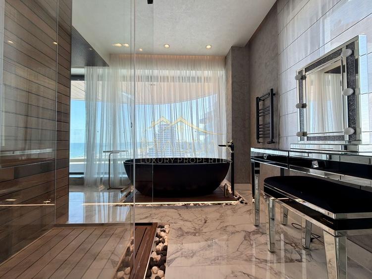 Penthouse cu 5 camere decomandat, mobilat în Central