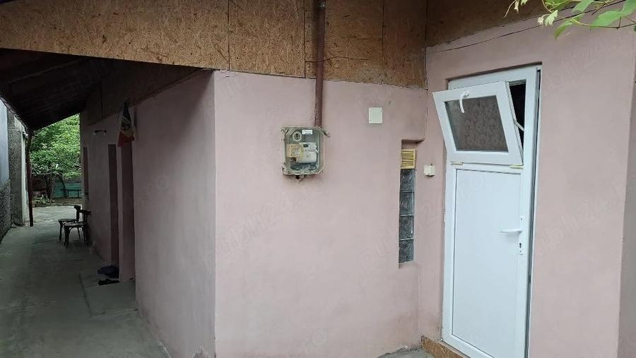 Casă cu 2 camere cu Teren 390 Mp în Central