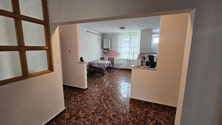 Apartament cu 3 camere decomandat, mobilat în Calea Romanului