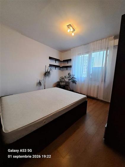 Apartament cu 4 camere decomandat, mobilat în Titan