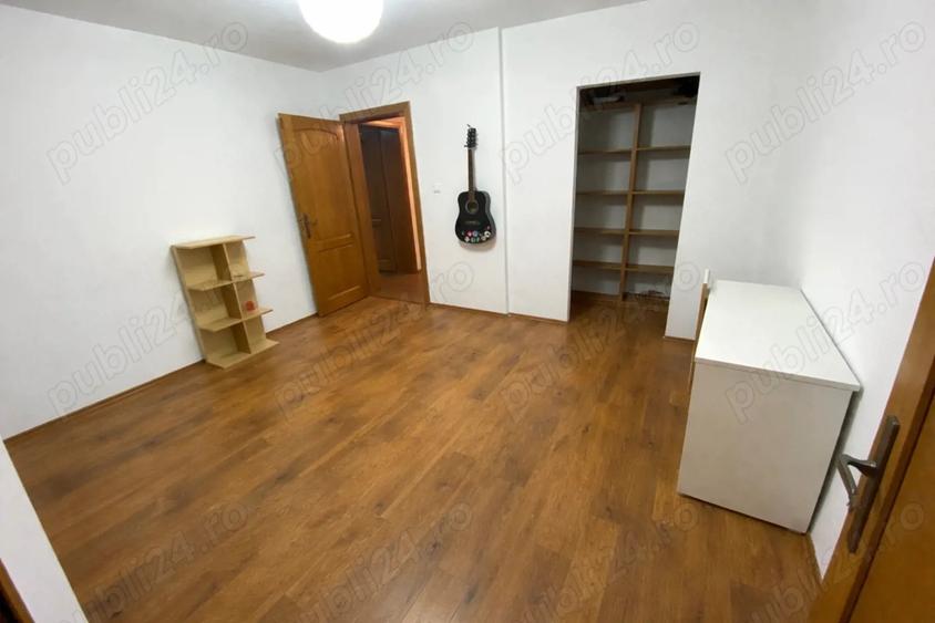 Apartament cu 3 camere decomandat în Moșnița Nouă