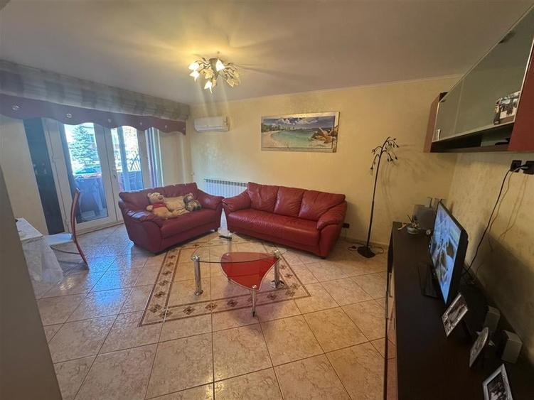Apartament cu 3 camere decomandat, mobilat în Ultracentral