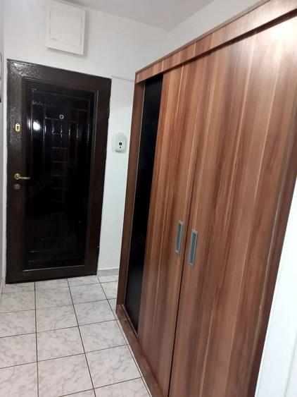 Garsonieră decomandată în Precista