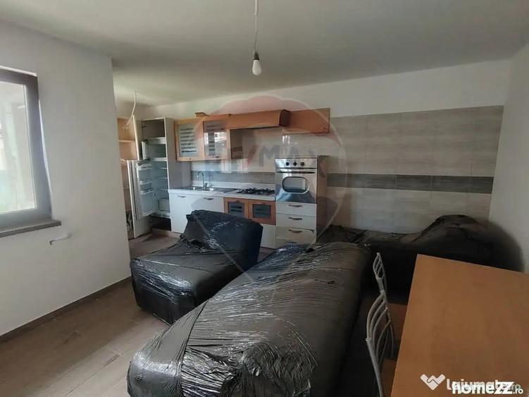 Casă cu 3 camere cu Teren 1326 Mp în Central