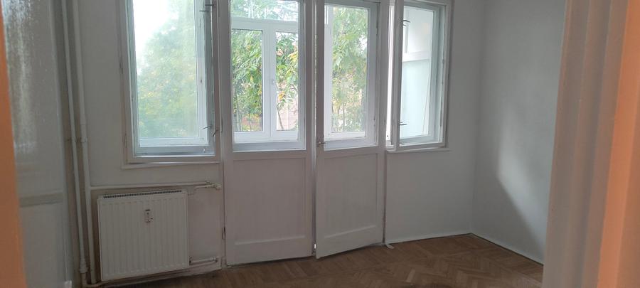 Apartament cu 3 camere semidecomandat în Nord
