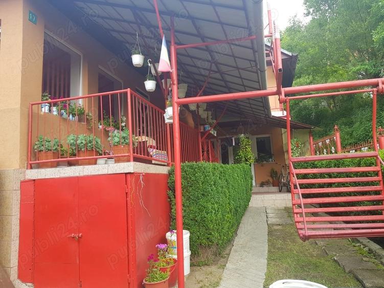 Casă cu 5 camere cu Teren 643 Mp în Poieni