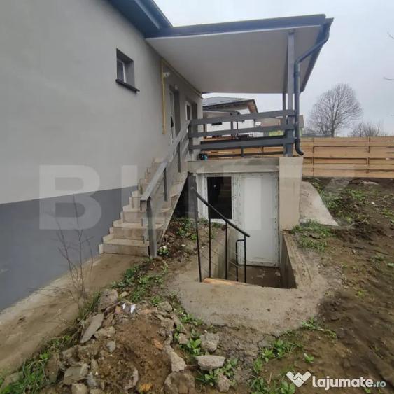 Casă cu 4 camere cu Teren 570 Mp în Tomești