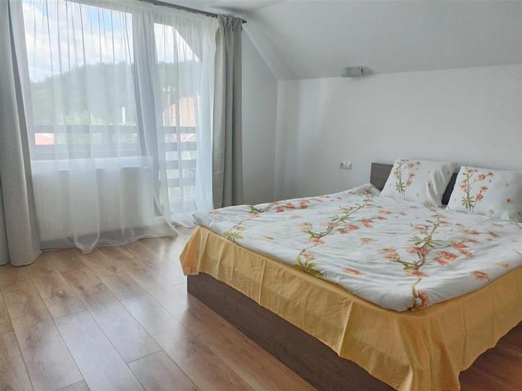 Casă individuală cu 11 camere cu Teren 1300 Mp în Bran
