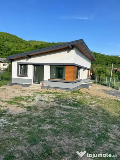 Casă cu 3 camere cu Teren 9000 Mp în Tăuții-Măgherăuș
