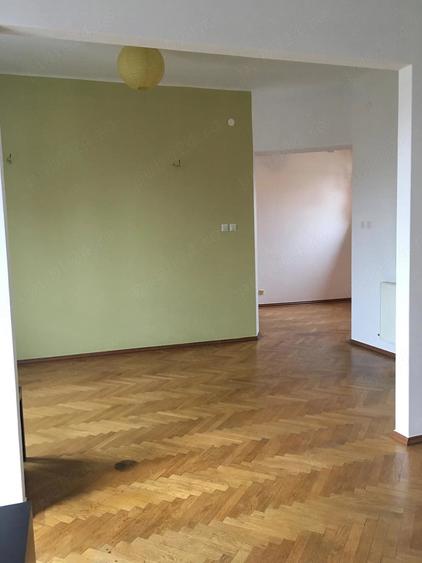 Apartament cu 3 camere decomandat în Ultracentral