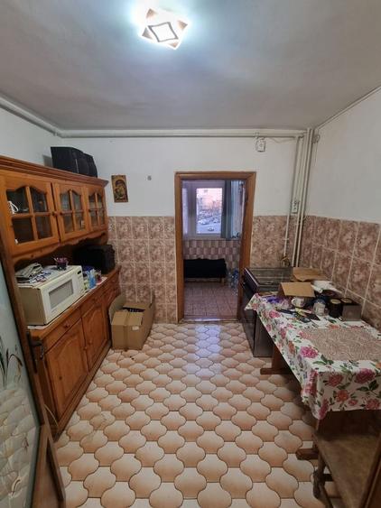 Apartament cu 3 camere decomandat, mobilat în Casa de Cultură