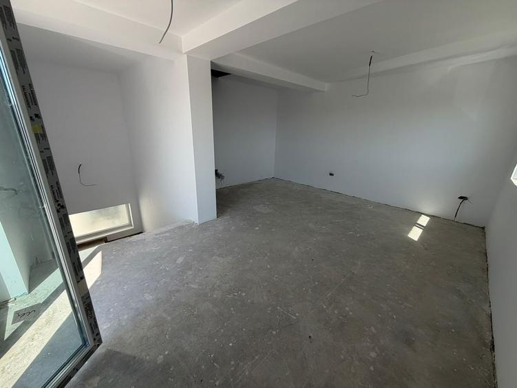 Duplex cu 4 camere cu Canalizare în Dobroești